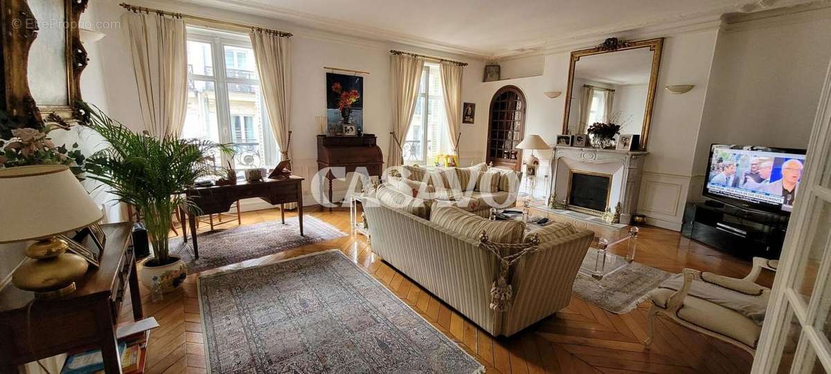 Appartement à PARIS-10E