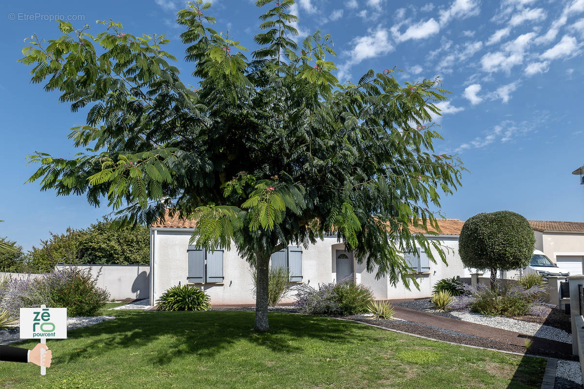 Maison à LES MAGNILS-REIGNIERS