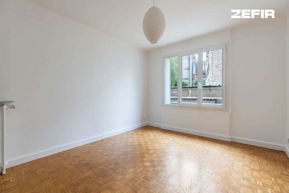 Appartement à PARIS-16E