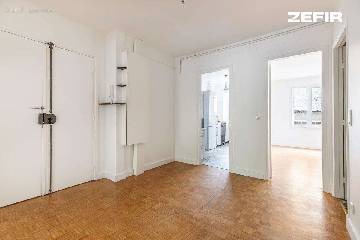 Appartement à PARIS-16E