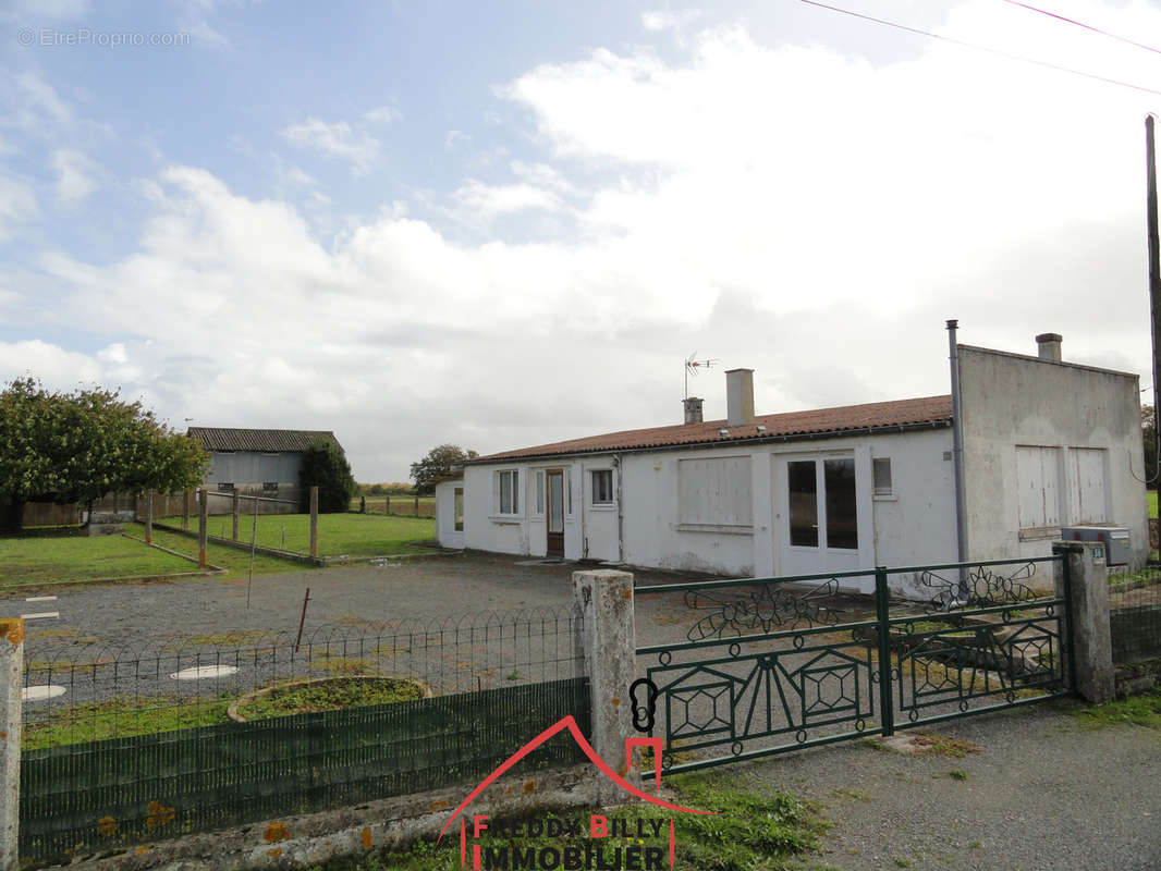 Maison à SAINT-VARENT