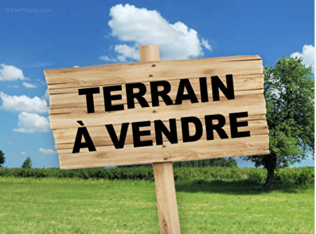 Terrain à TERNAY