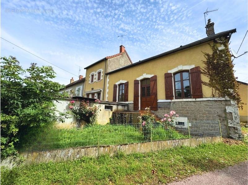 Maison à TAMNAY-EN-BAZOIS