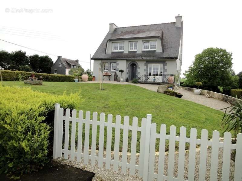 Maison à MAEL-CARHAIX