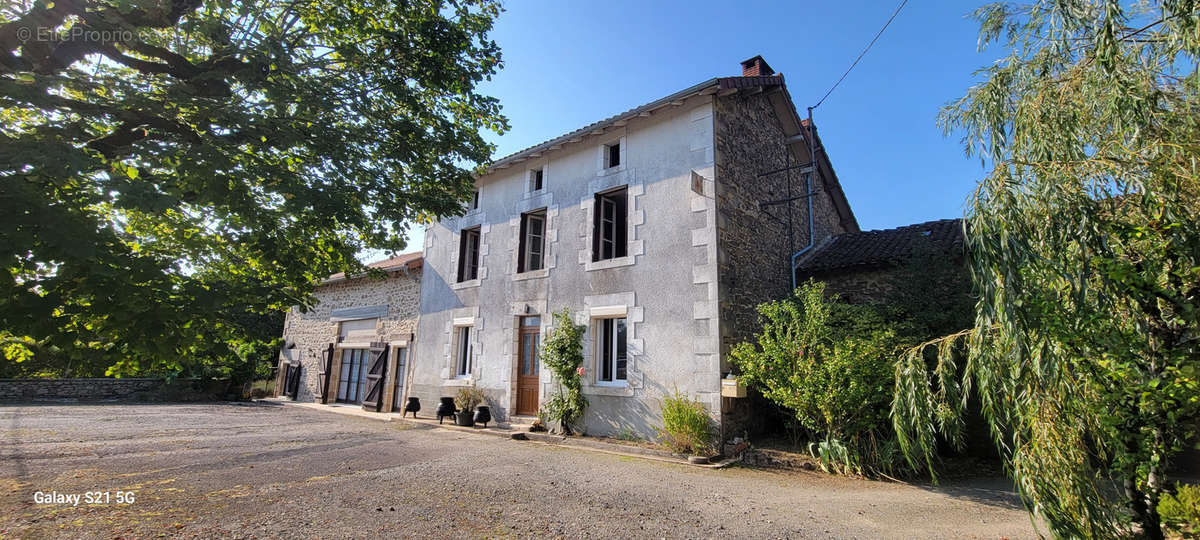 Maison à SAINT-GENCE