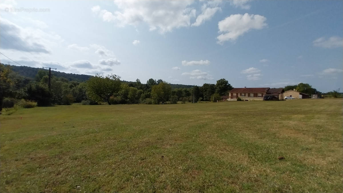 Terrain à CHATEAU-L&#039;EVEQUE