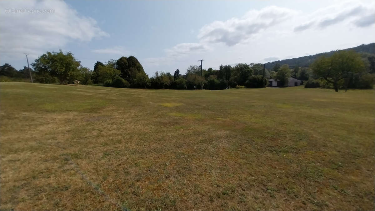 Terrain à CHATEAU-L&#039;EVEQUE