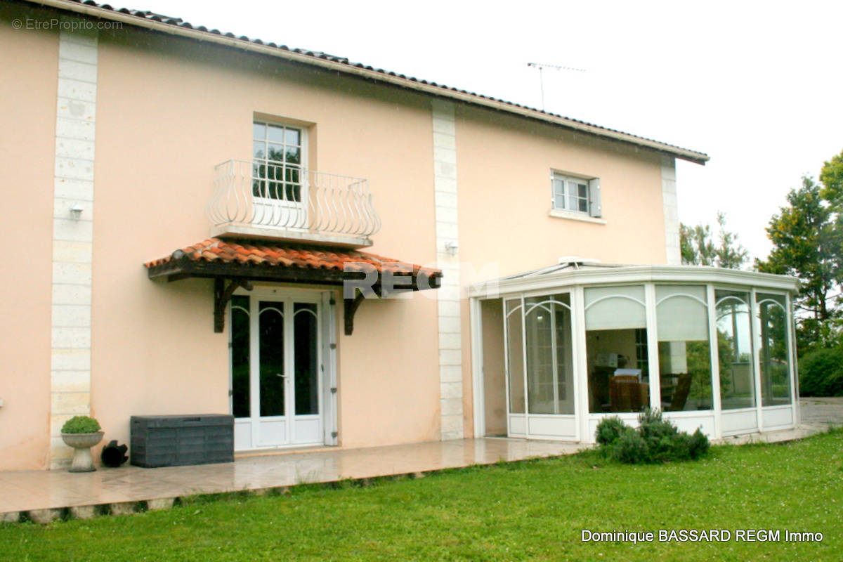 Maison à BARBEZIEUX-SAINT-HILAIRE