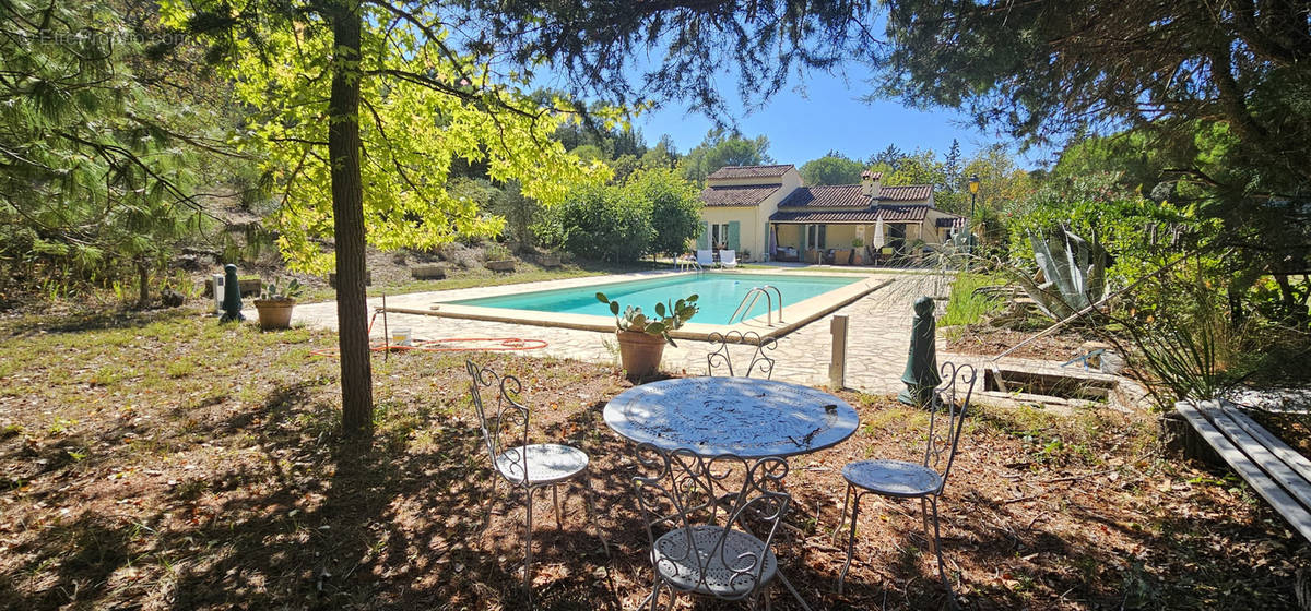 Maison à BAGNOLS-EN-FORET