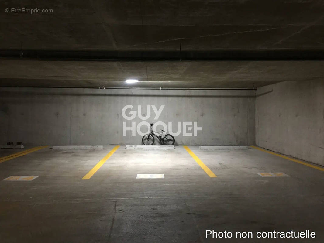 Parking à PARIS-16E