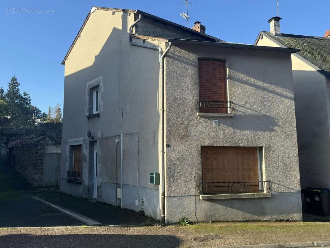 Maison à SAINT-PIERRE-DE-FURSAC