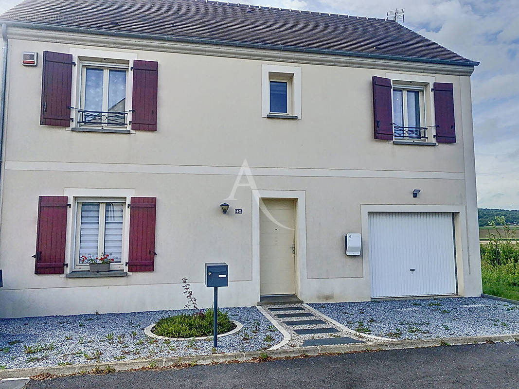 Maison à CRECY-LA-CHAPELLE