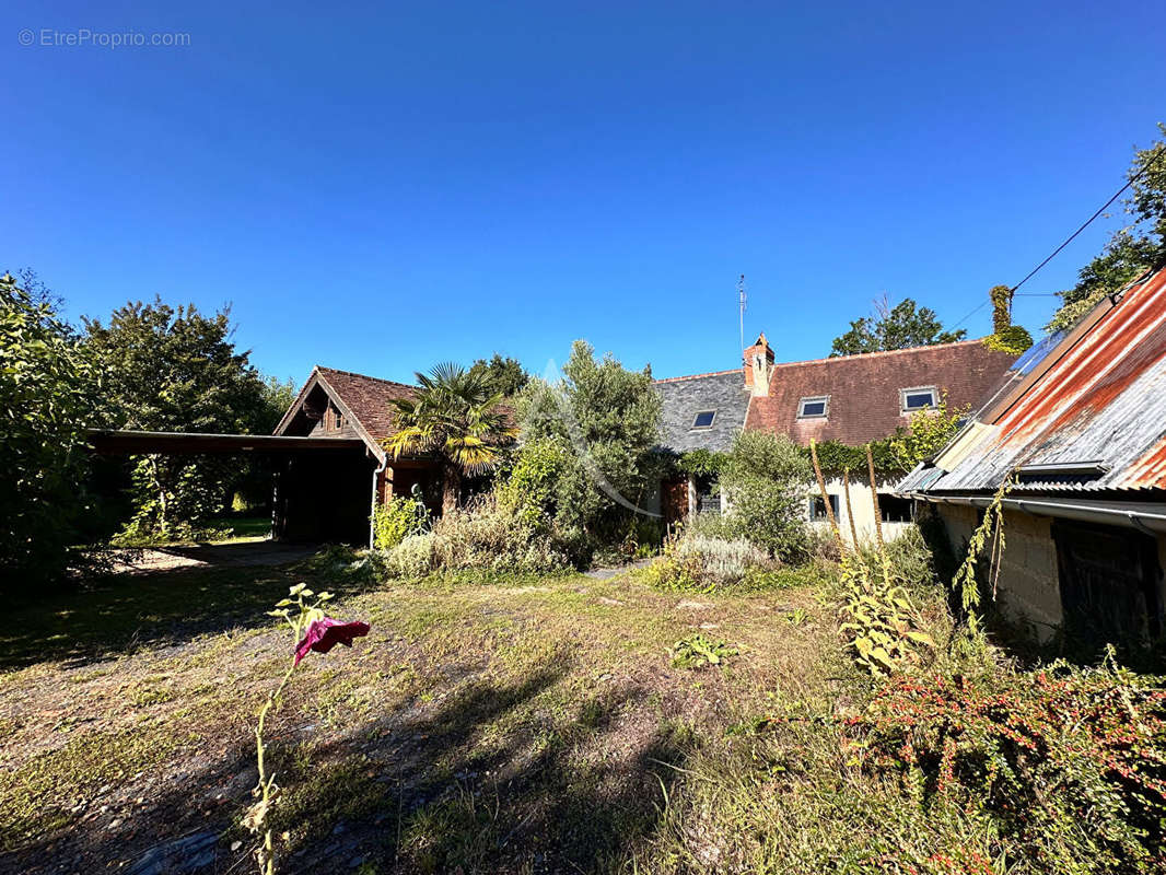 Maison à MOULIHERNE