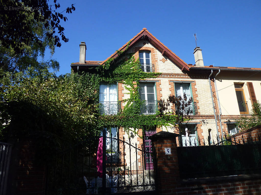 Maison à MONTROUGE