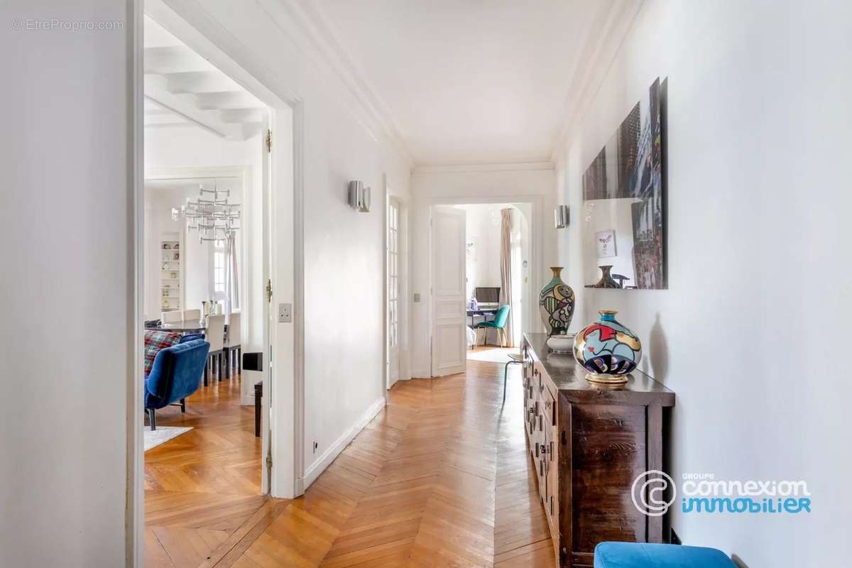 Appartement à PARIS-16E