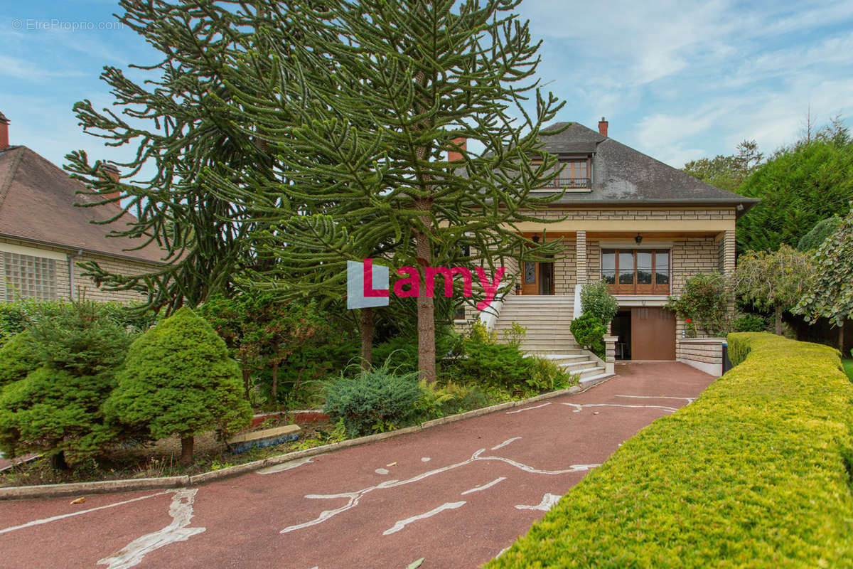 Maison à BALAGNY-SUR-THERAIN