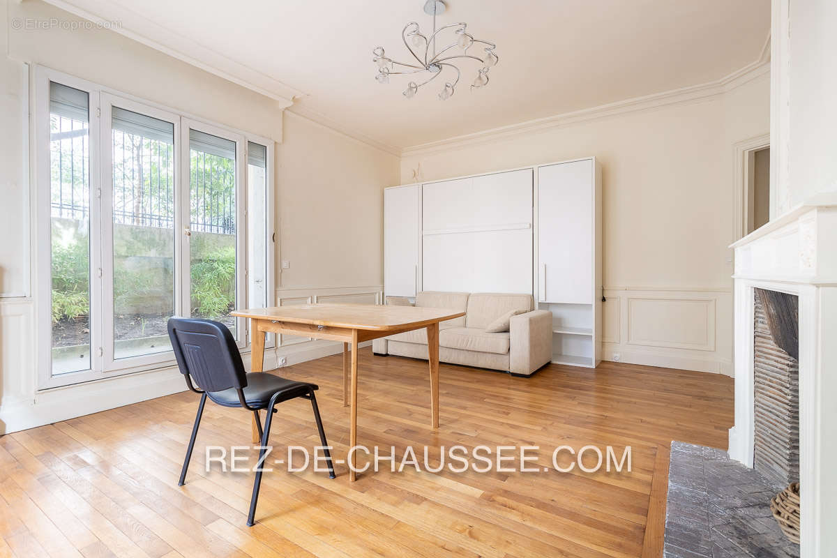 Appartement à PARIS-16E