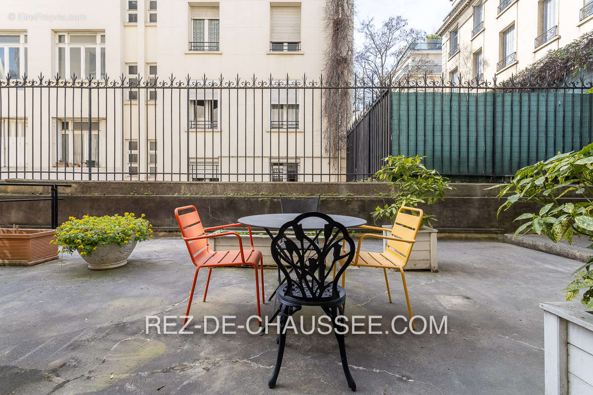 Appartement à PARIS-16E