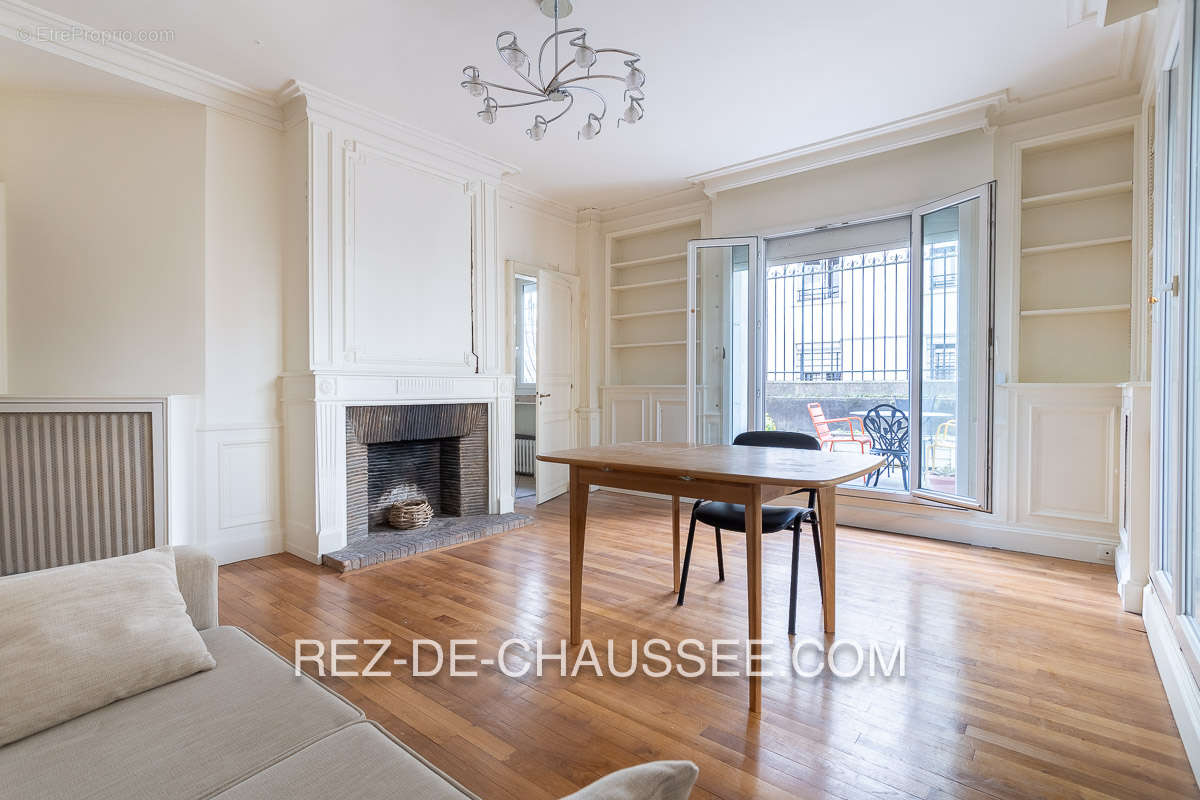 Appartement à PARIS-16E