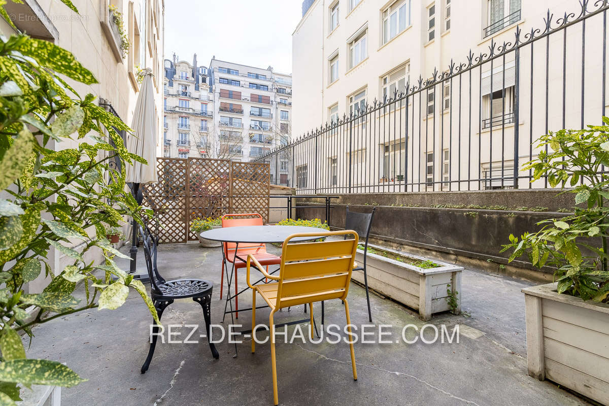 Appartement à PARIS-16E