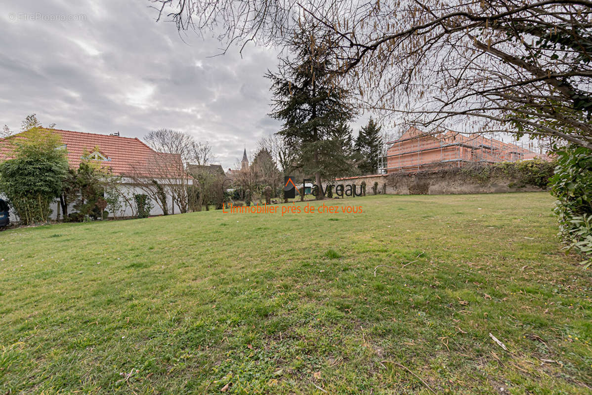 Appartement à VERRIERES-LE-BUISSON