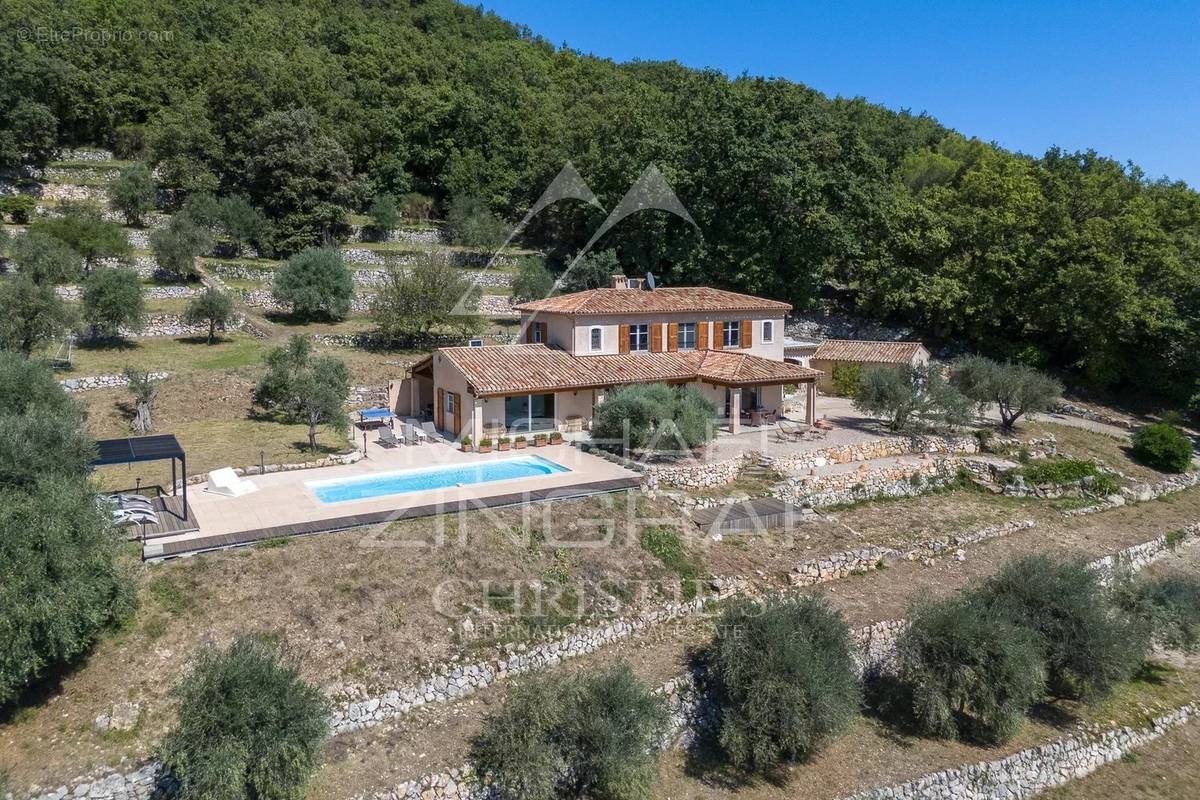 Maison à CHATEAUNEUF-GRASSE