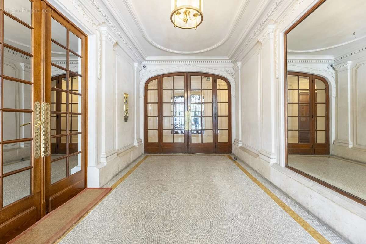 Appartement à NEUILLY-SUR-SEINE