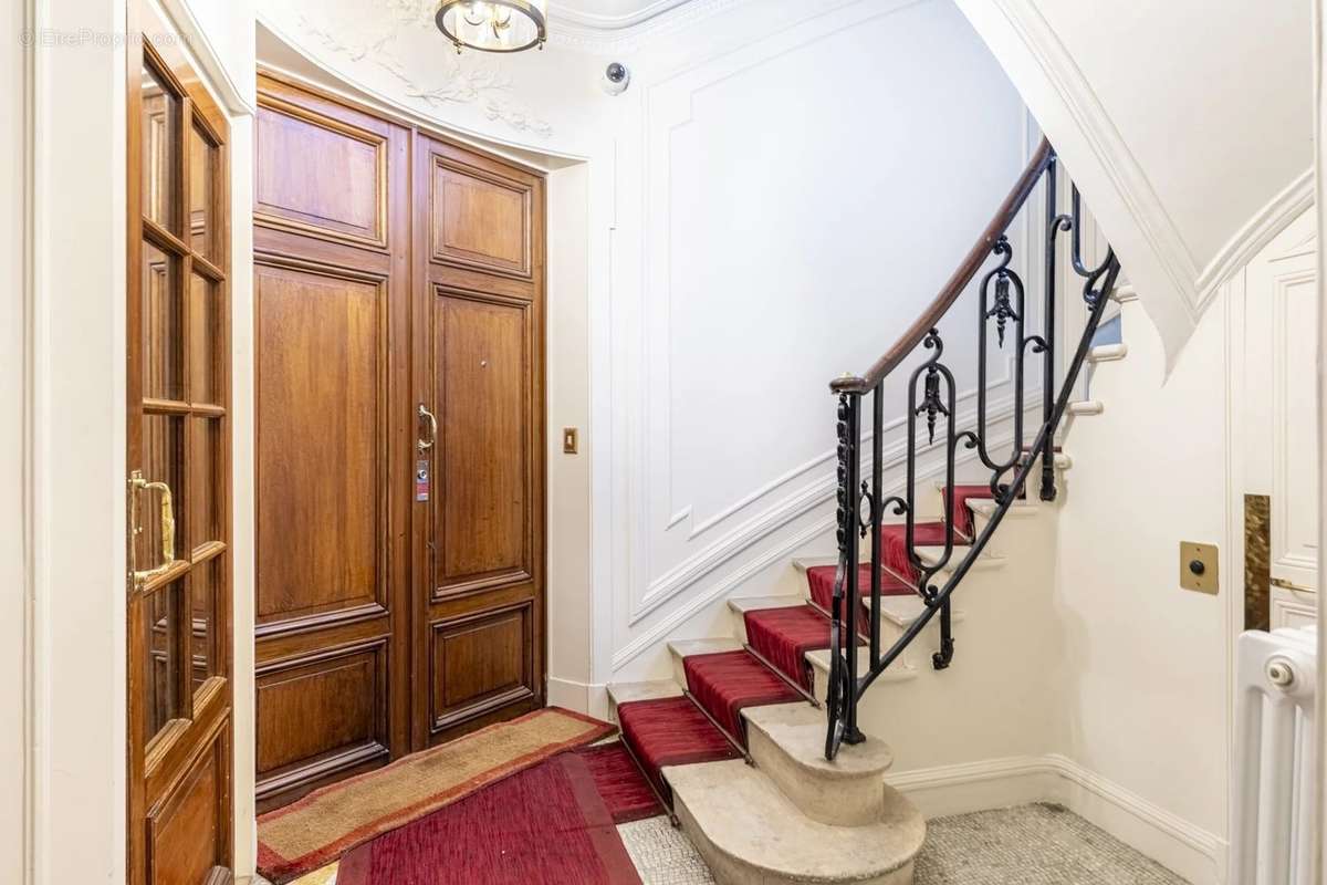 Appartement à NEUILLY-SUR-SEINE