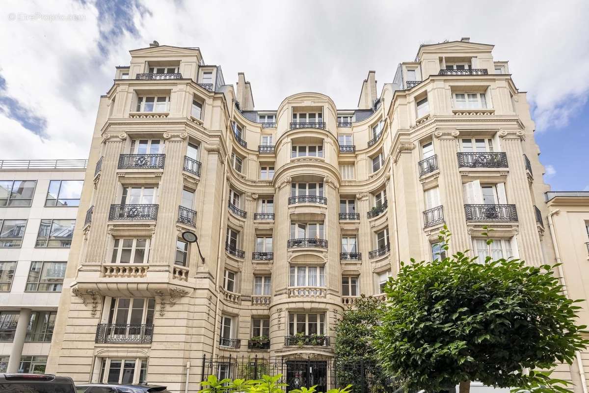 Appartement à NEUILLY-SUR-SEINE