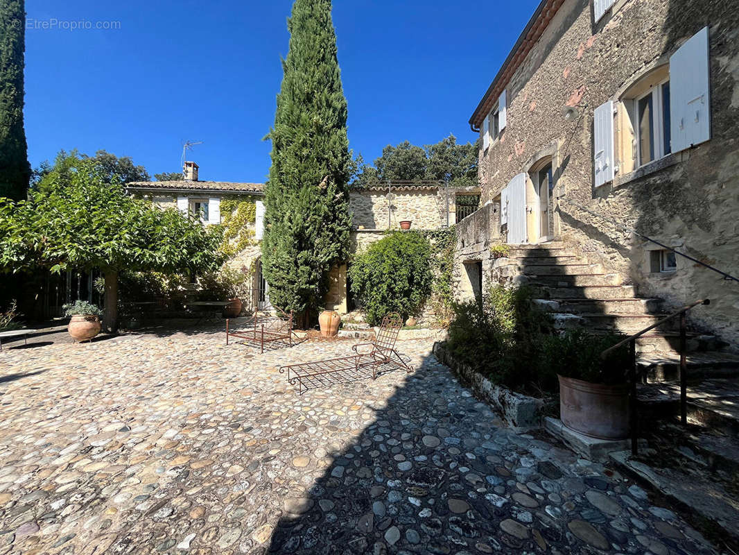 Maison à GRIGNAN