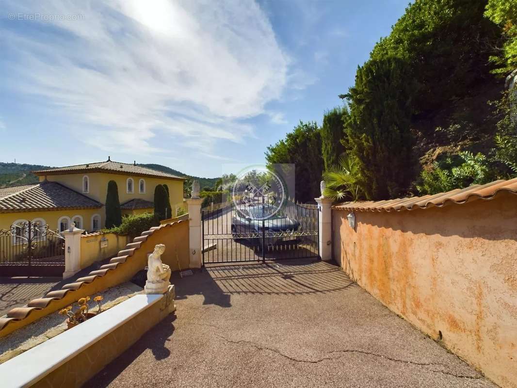 Maison à ROQUEBRUNE-SUR-ARGENS