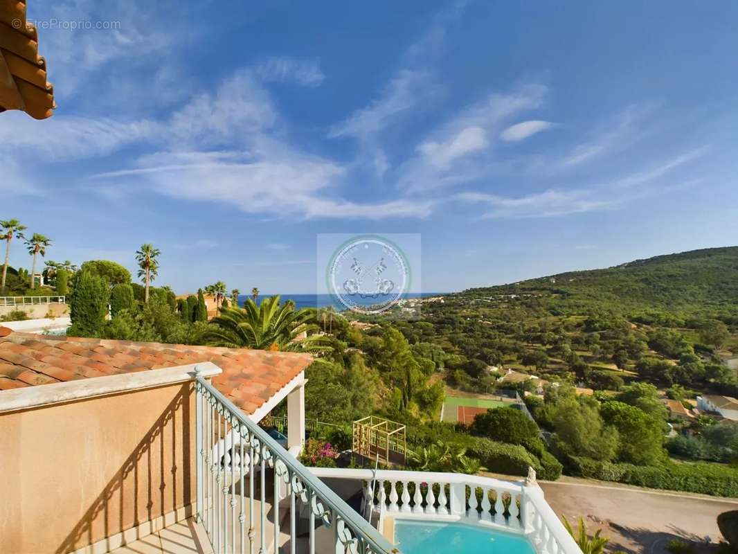 Maison à ROQUEBRUNE-SUR-ARGENS