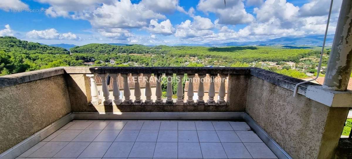 Appartement à MOUGINS