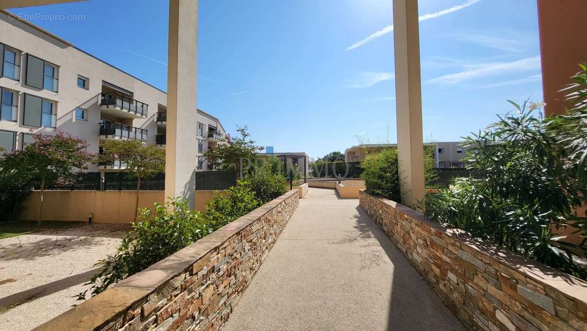 Appartement à ROQUEBRUNE-SUR-ARGENS