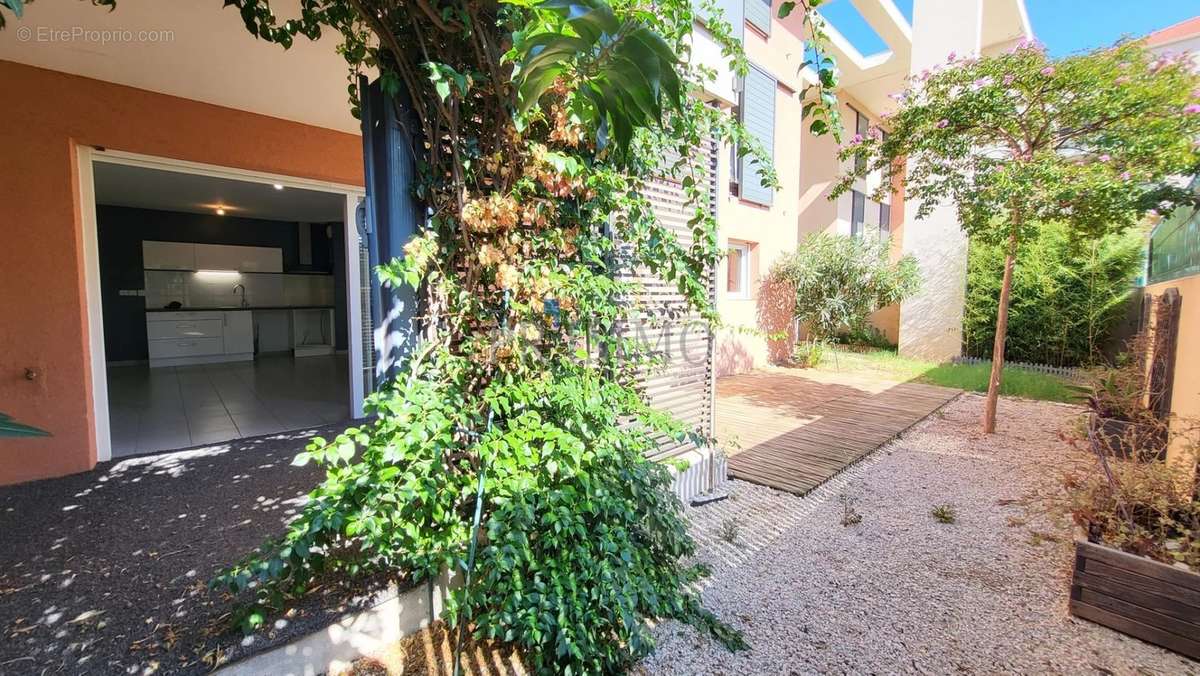 Appartement à ROQUEBRUNE-SUR-ARGENS