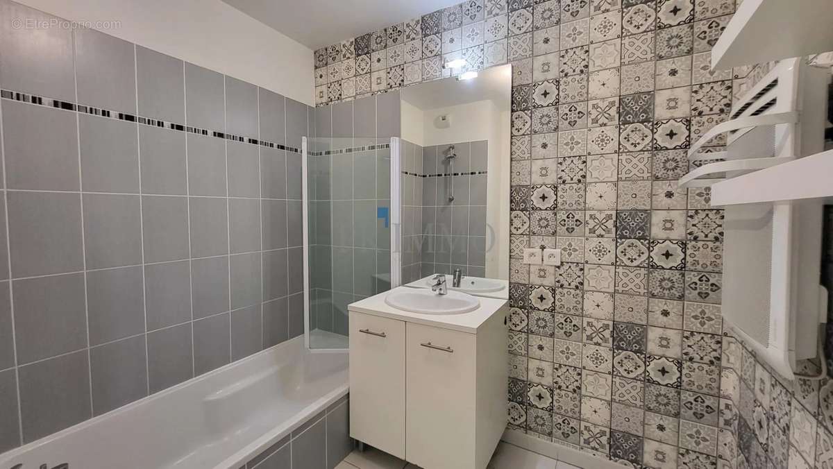 Appartement à ROQUEBRUNE-SUR-ARGENS