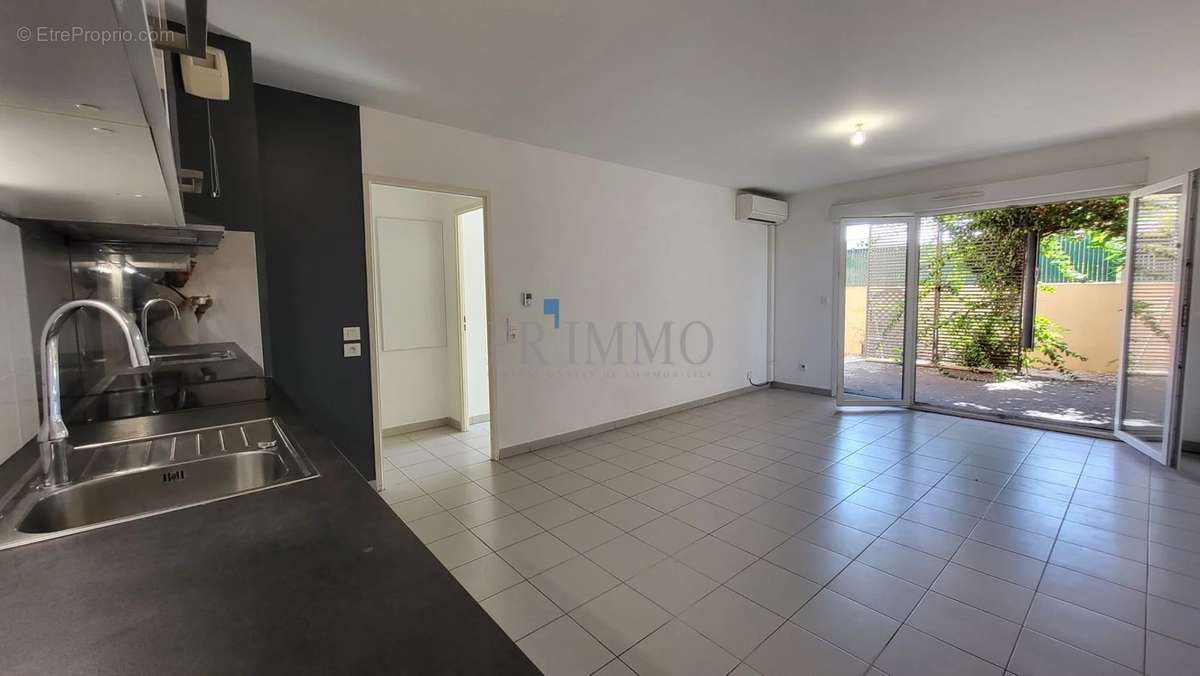 Appartement à ROQUEBRUNE-SUR-ARGENS