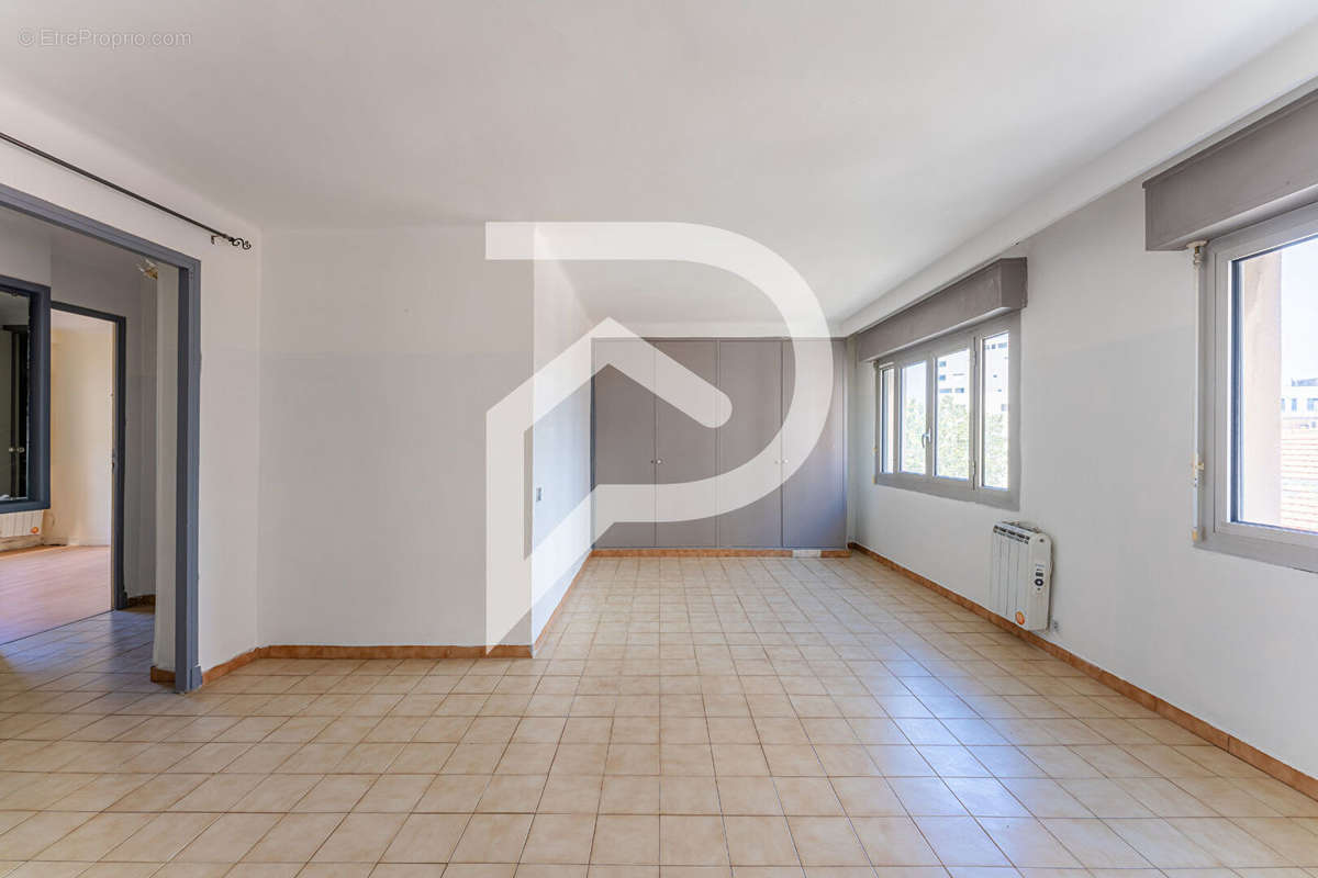 Appartement à MARSEILLE-3E