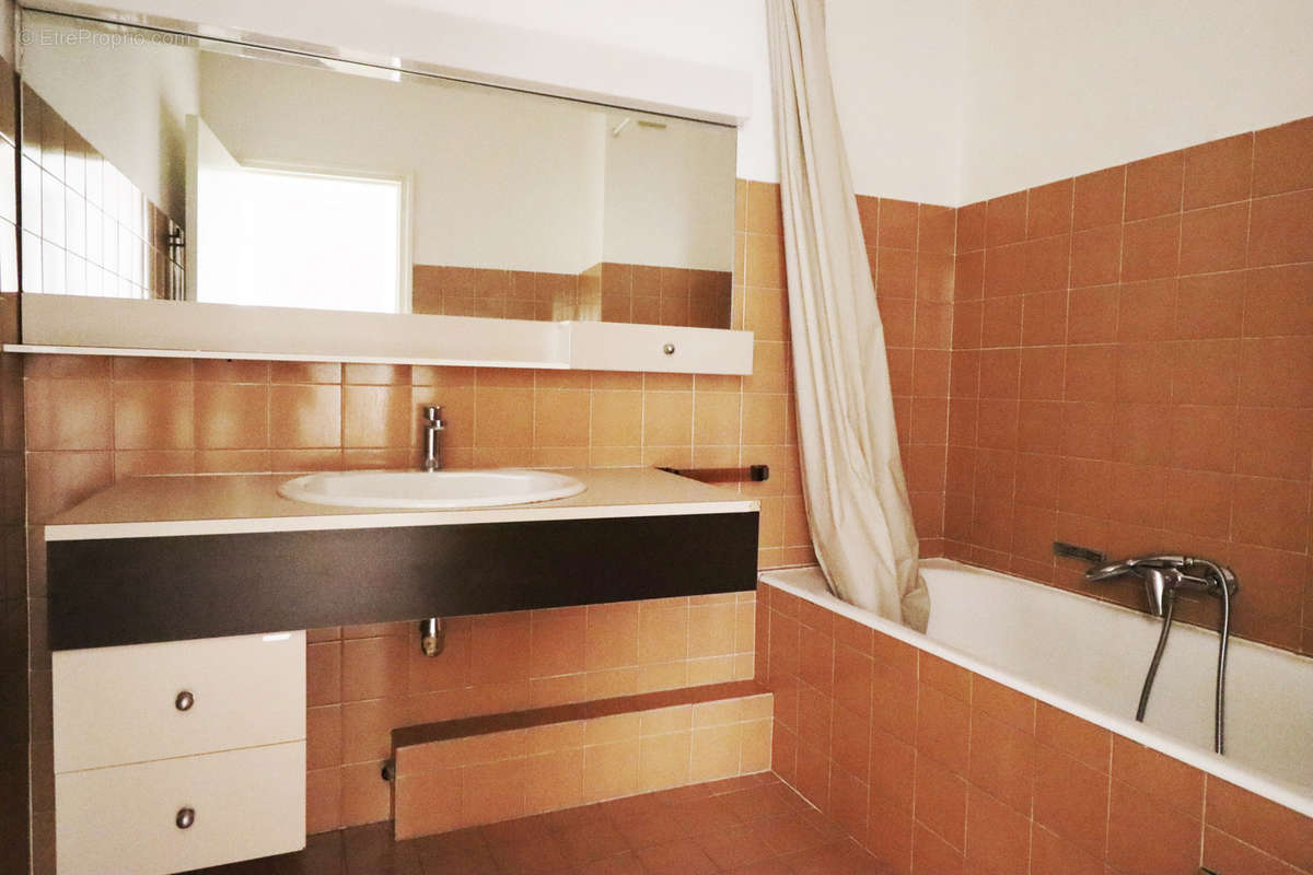 Appartement à MARSEILLE-8E