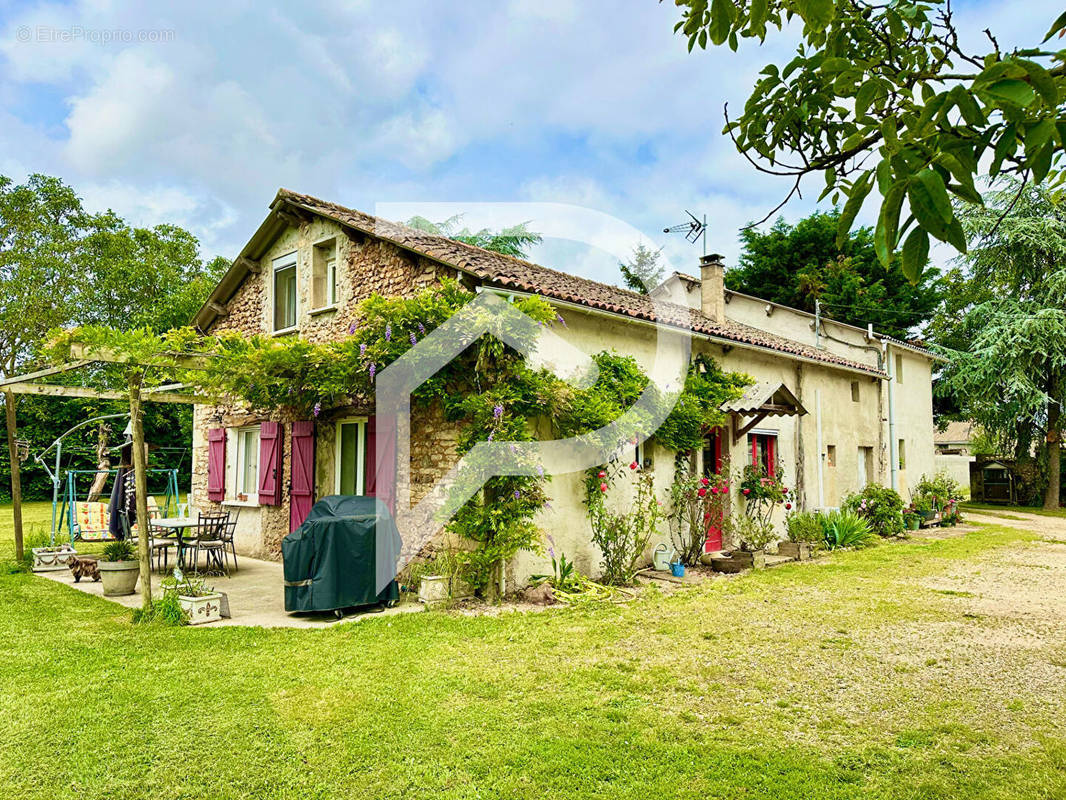 Maison à SAINT-SAUVANT