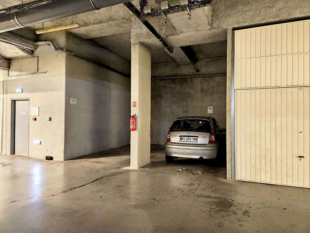 Parking à MARSEILLE-2E