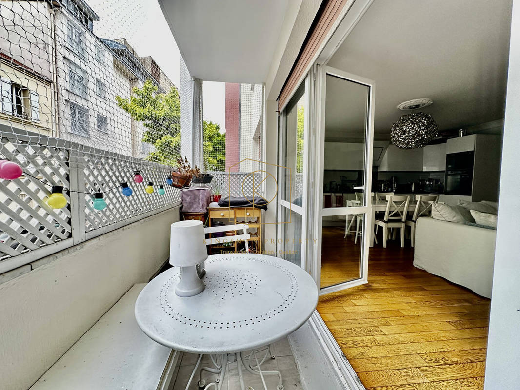 Appartement à PARIS-20E