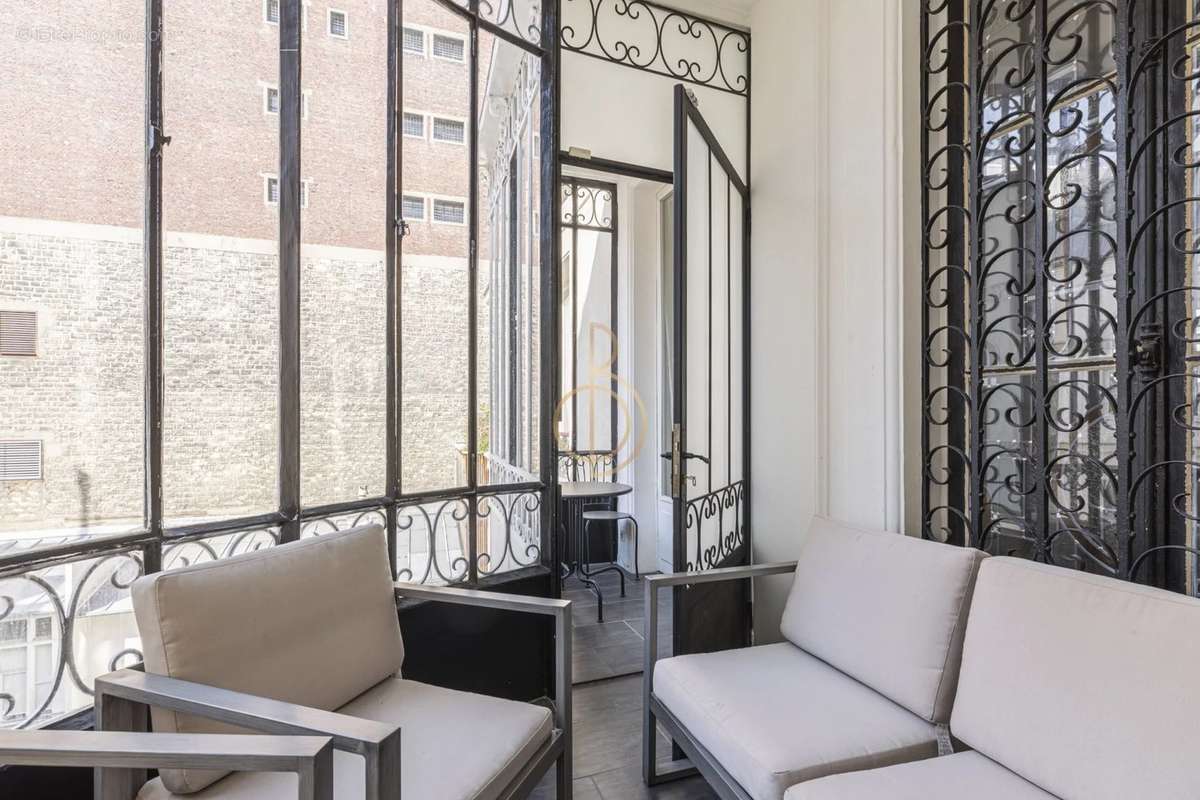 Appartement à PARIS-8E