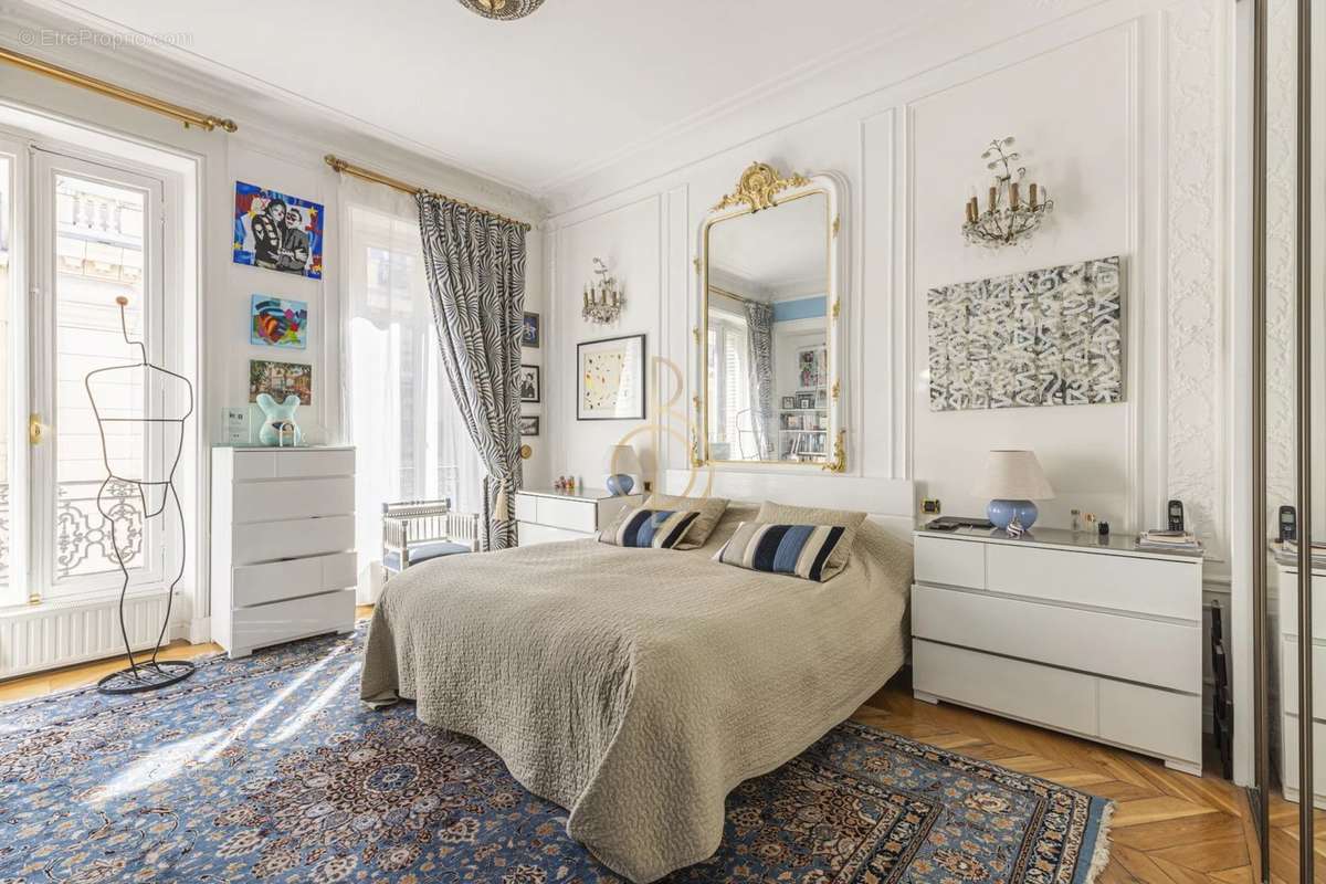 Appartement à PARIS-8E