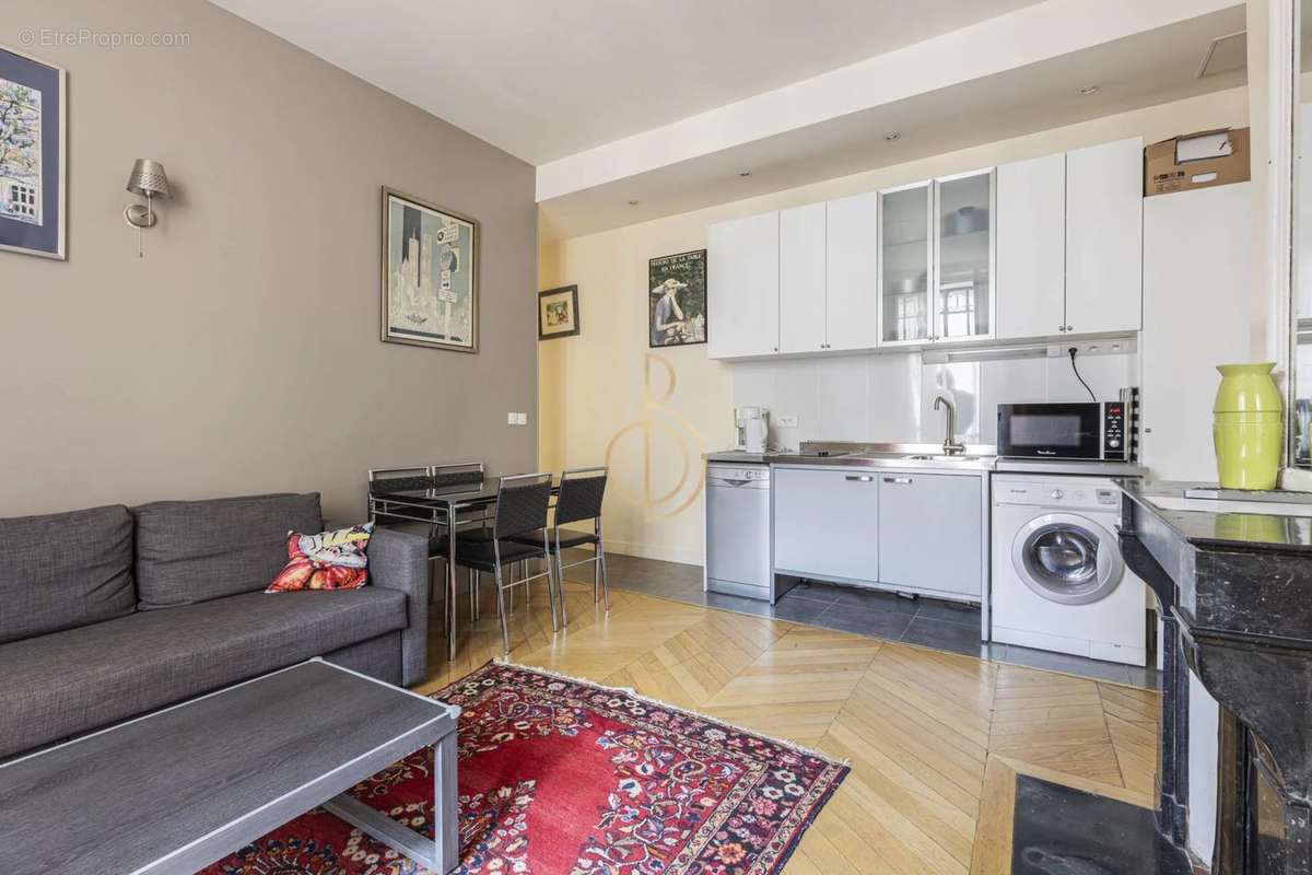 Appartement à PARIS-8E