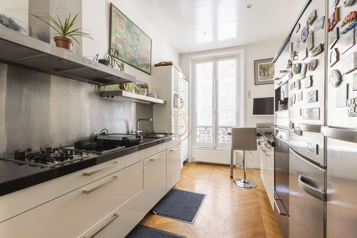 Appartement à PARIS-8E