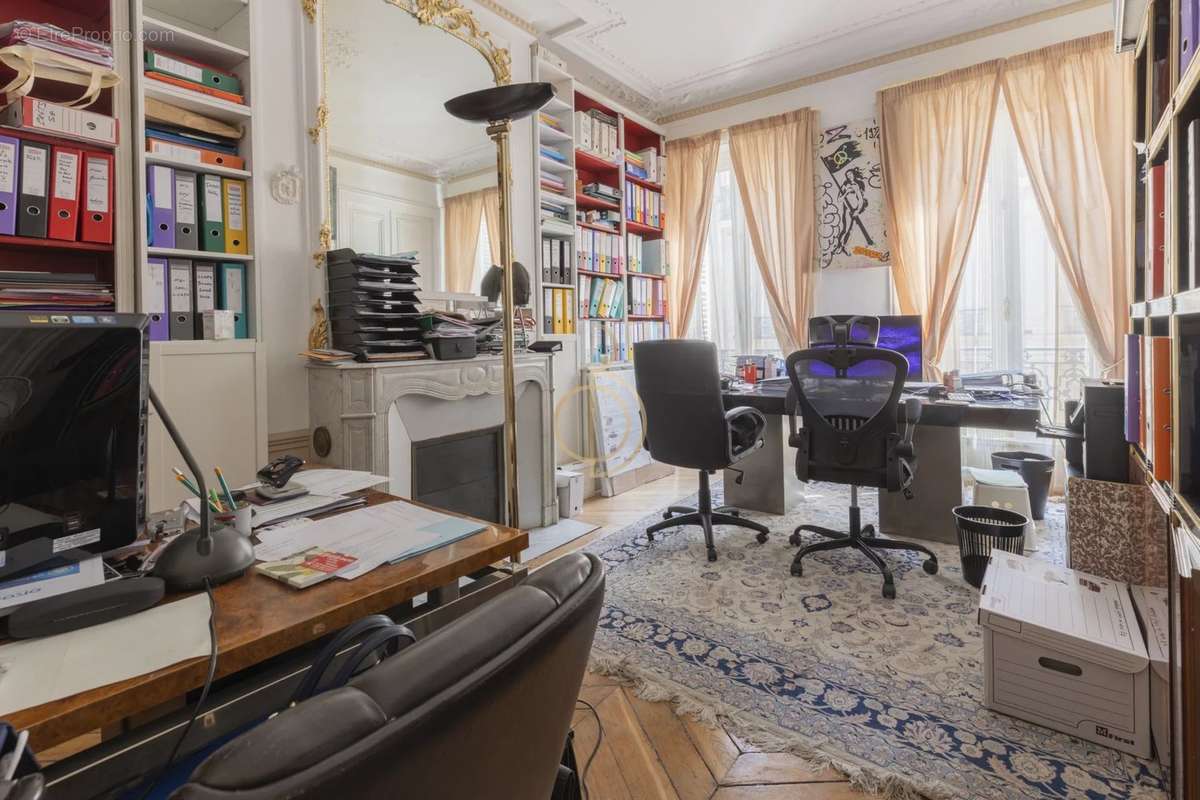 Appartement à PARIS-8E