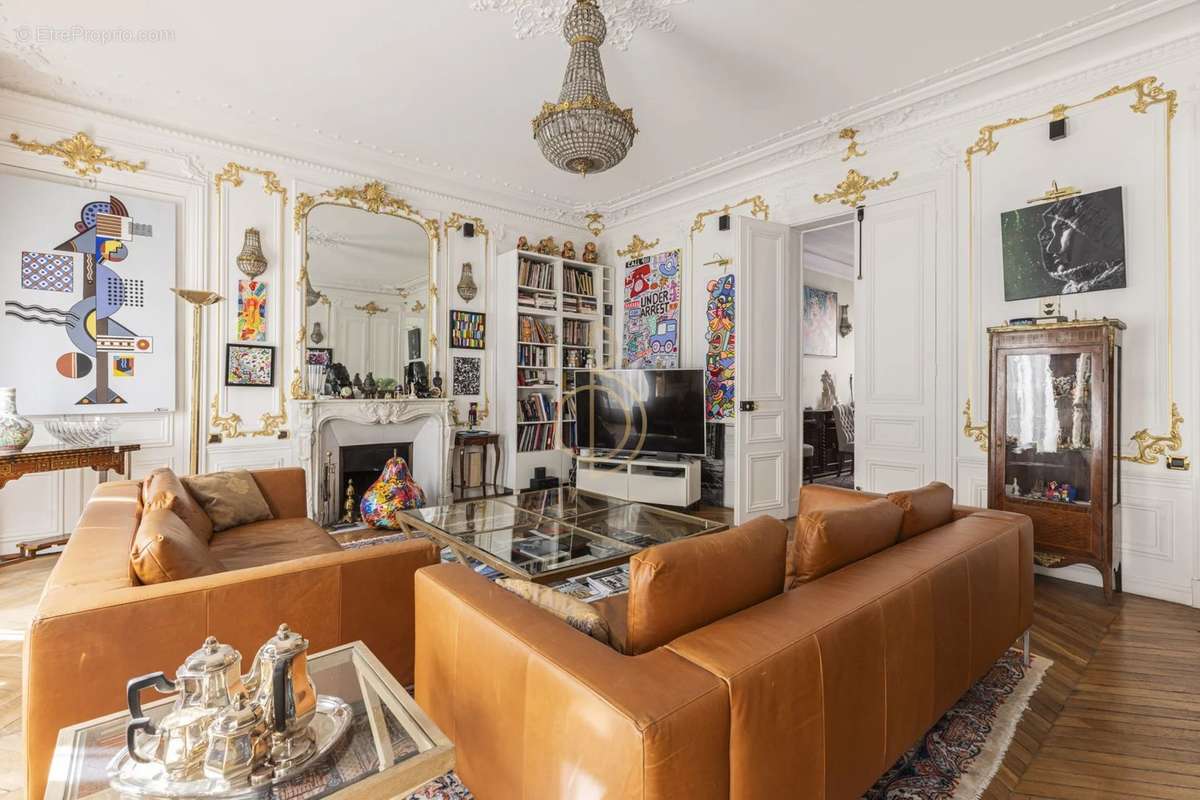 Appartement à PARIS-8E