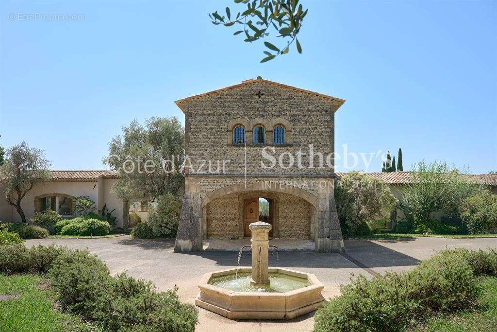 Maison à CHATEAUNEUF-GRASSE