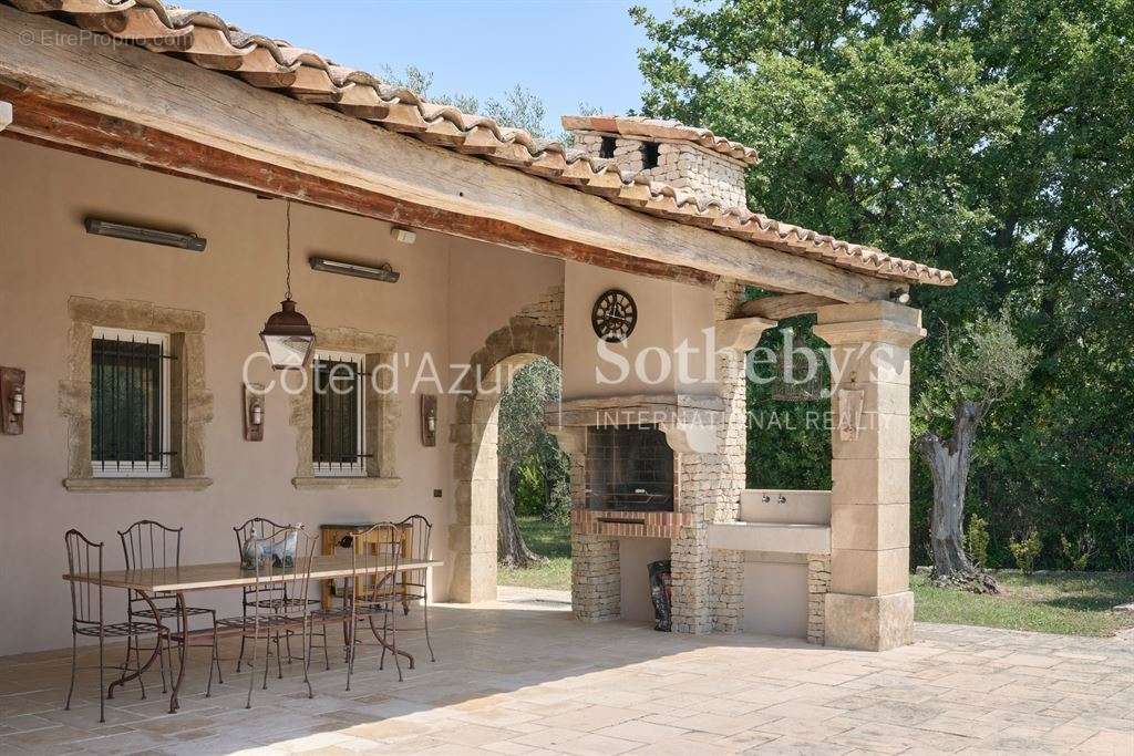 Maison à CHATEAUNEUF-GRASSE